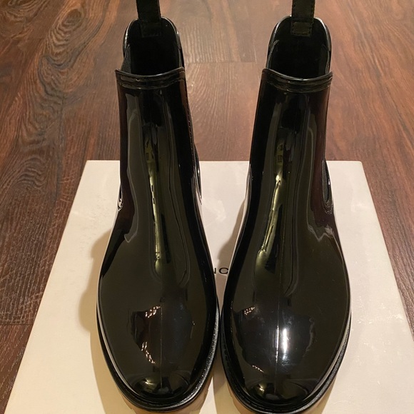 NWT Vince Risa Black Gum Chelsea Boots - Picture 4 of 10